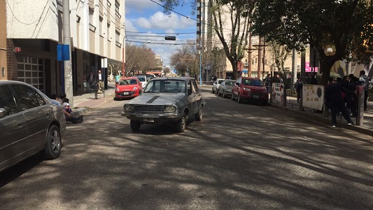 auto roto calle Santa Fe frente al jose ingenieros