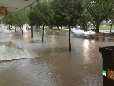calle mitre inundada