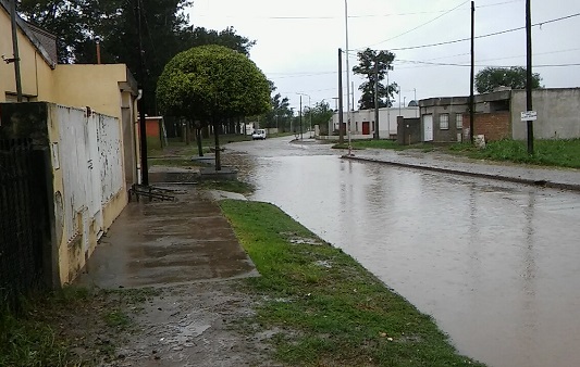 calle-inundada-prolongacion-alvear-1