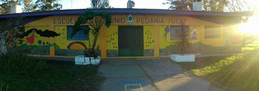 escuela yucat pintada por tierra de paz