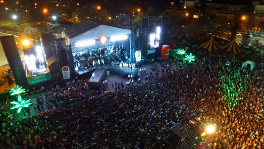 Festejos masivos en Carlos Paz: así disfrutaron miles de personas la llegada de la primavera